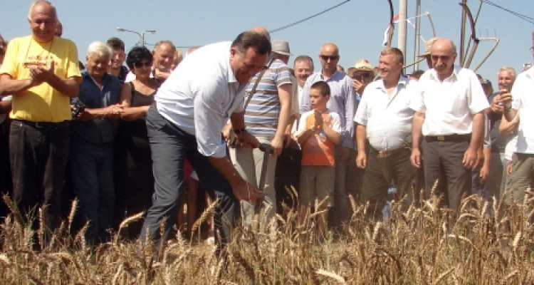 Dodik: Poljoprivrednici bi trebali biti zadovoljni ponuđenom cijenom za pšenicu | Frontal